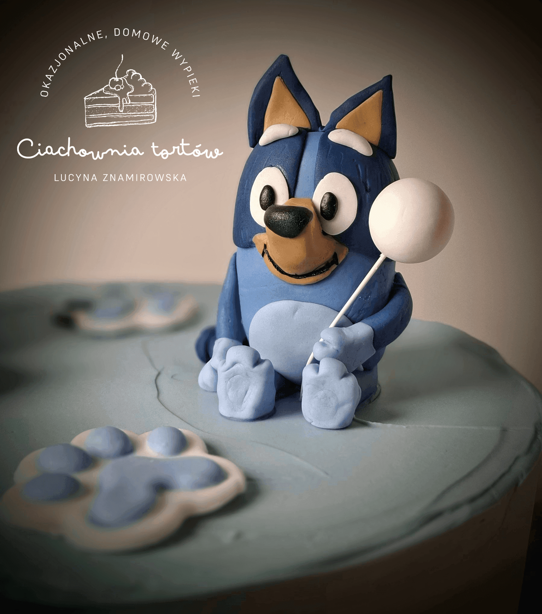 Figurka Bluey na torcie