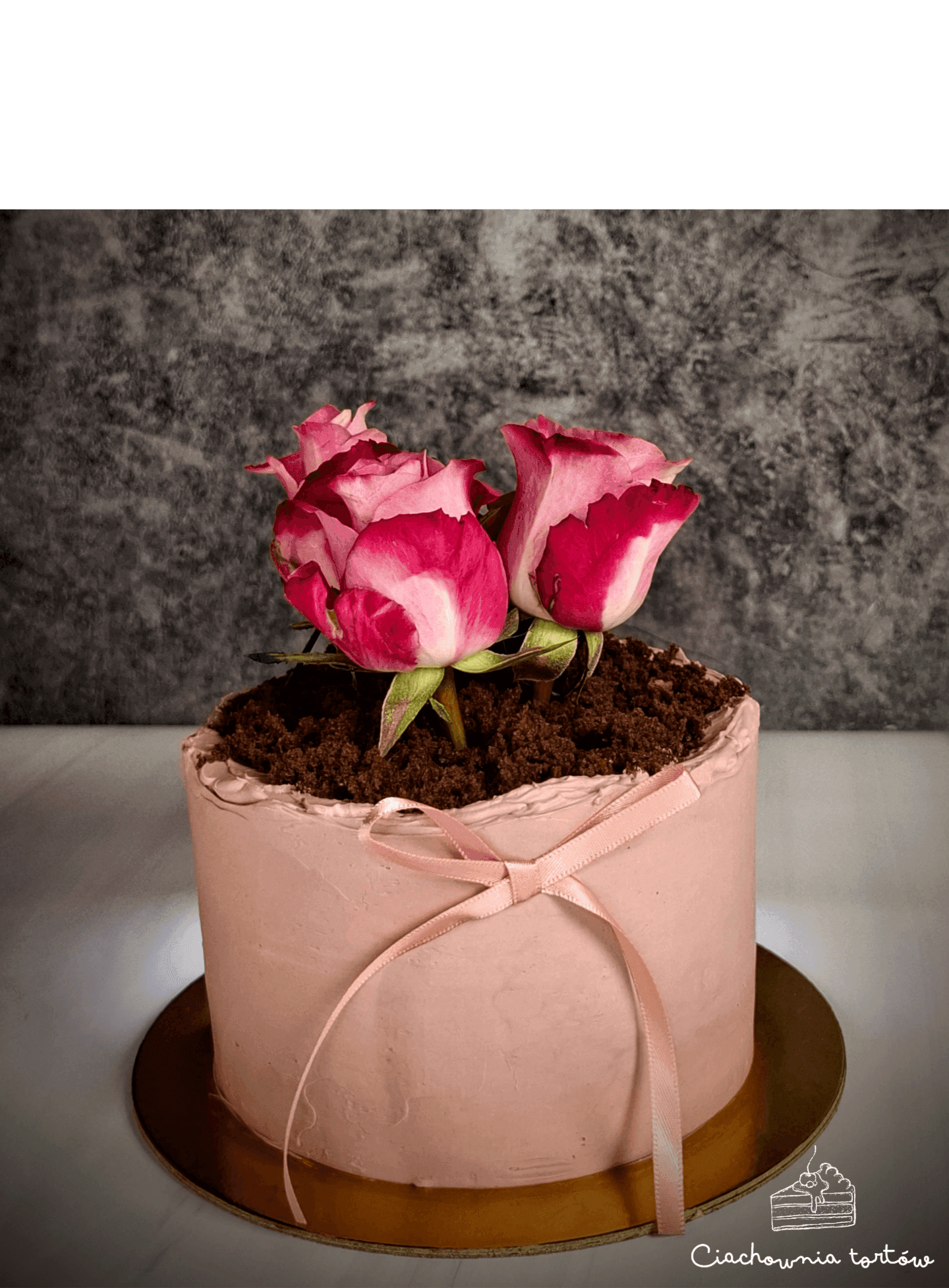 Tort flowerbox z różami