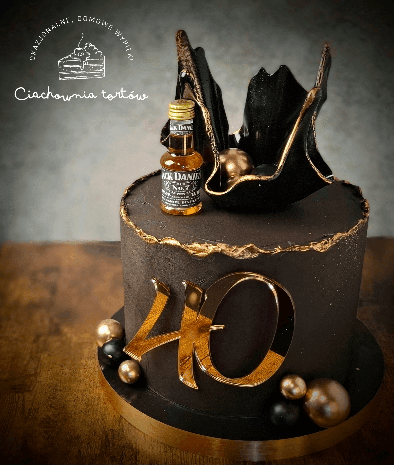 Tort na 40 urodziny z whisky